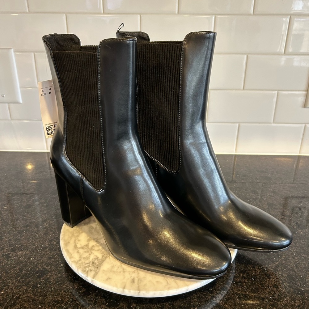NWT Black Ankle Boots size 10